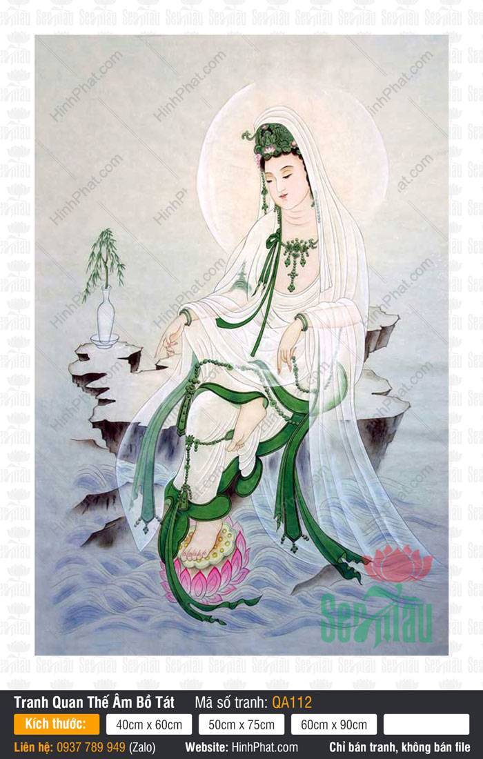 Quan Thế Âm QA112 Tôn ảnh Quan Thế Âm QA112 khoác lụa xanh ngự mỏm đá chân đặt sen hồng