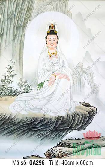 Hình Quan Thế Âm QA296, an tọa mỏm đá bên rặng trúc xanh